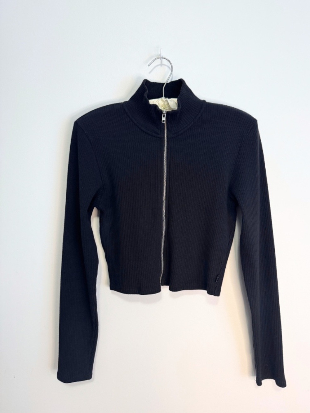 Aritzia TNA Black Ribbed Cropped Zip Up Sweater L